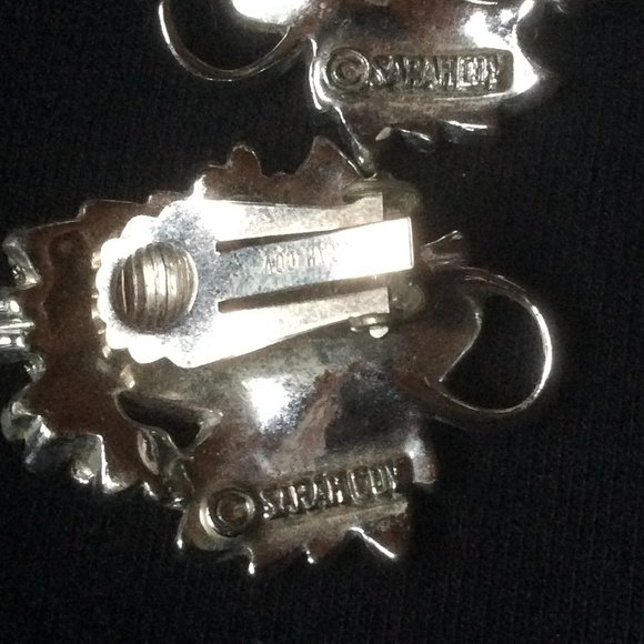 Sarah Coventry 60s Vintage Designer Stamped Enamel Grape Leaf Clip-On Earrings - Picture 3 of 4